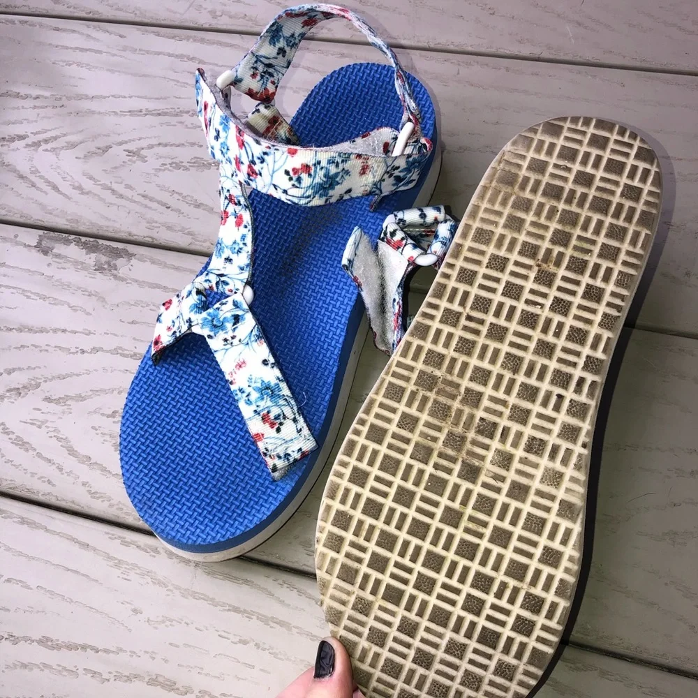 Sandals - Picture 3 of 3
